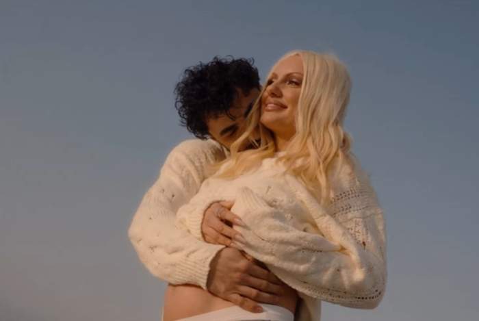 Imagini înduioșătoare cu Alexandra Stan însărcinată și iubitul! Cântăreața e mai îndrăgostită ca niciodată