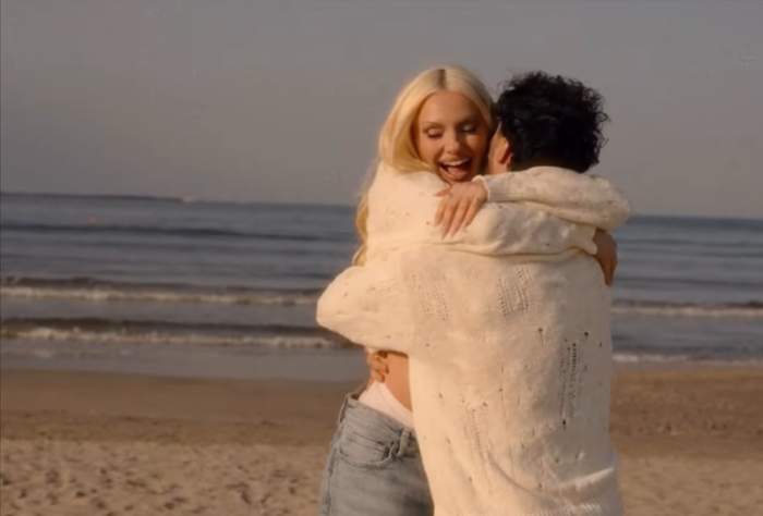 Imagini înduioșătoare cu Alexandra Stan însărcinată și iubitul! Cântăreața e mai îndrăgostită ca niciodată