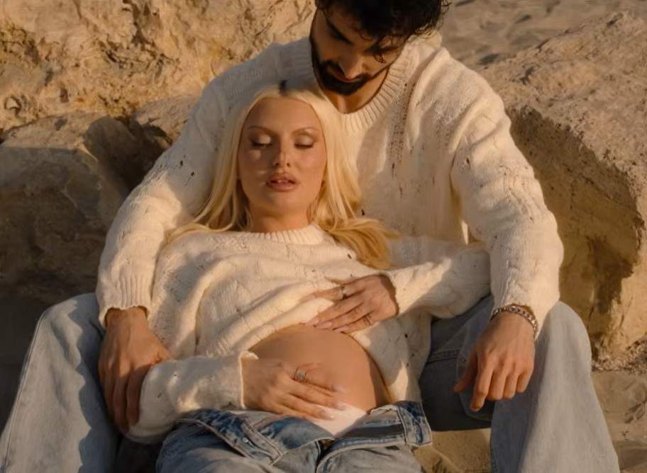 Imagini înduioșătoare cu Alexandra Stan însărcinată și iubitul! Cântăreața e mai îndrăgostită ca niciodată