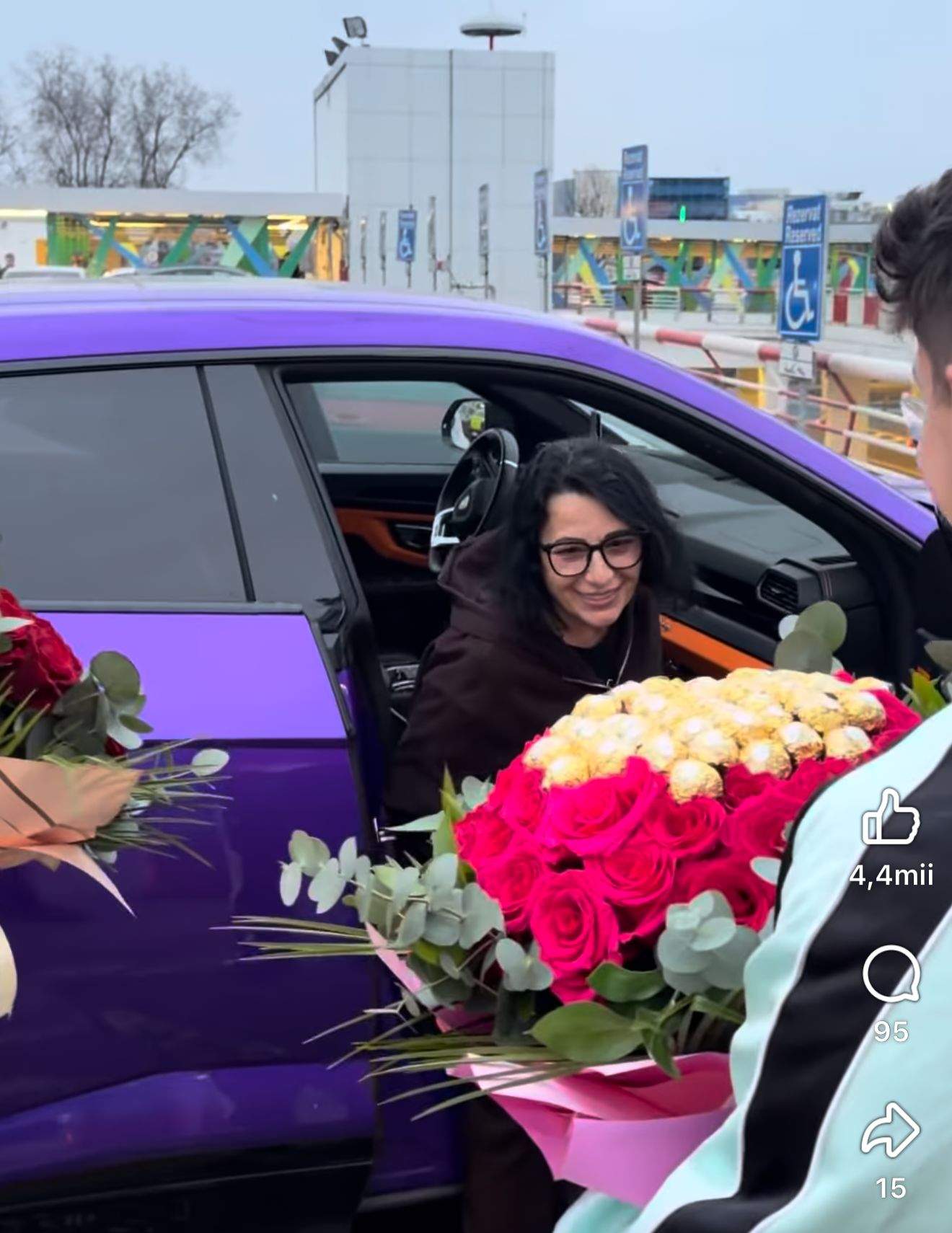 Mama lui BDLP a primit flori