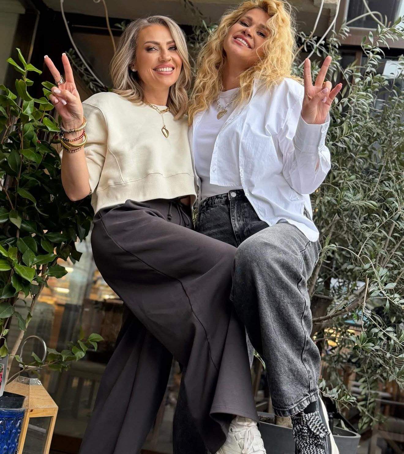 Mirela Vaida, alături de coechipiera ei din Asia Express