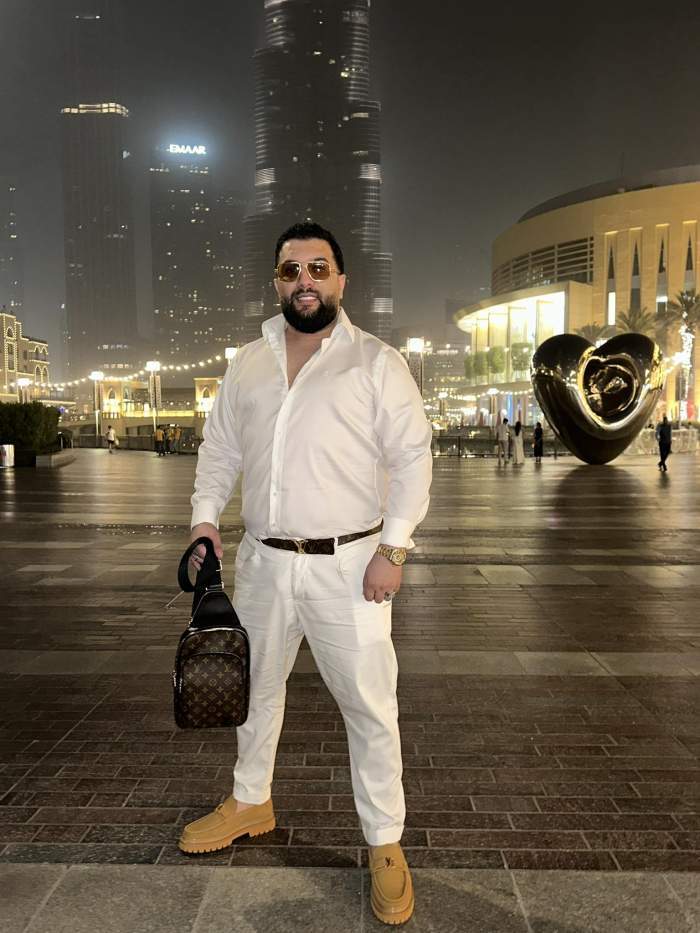 Tzancă Uraganu, îmbrăcat într-o ținută albă