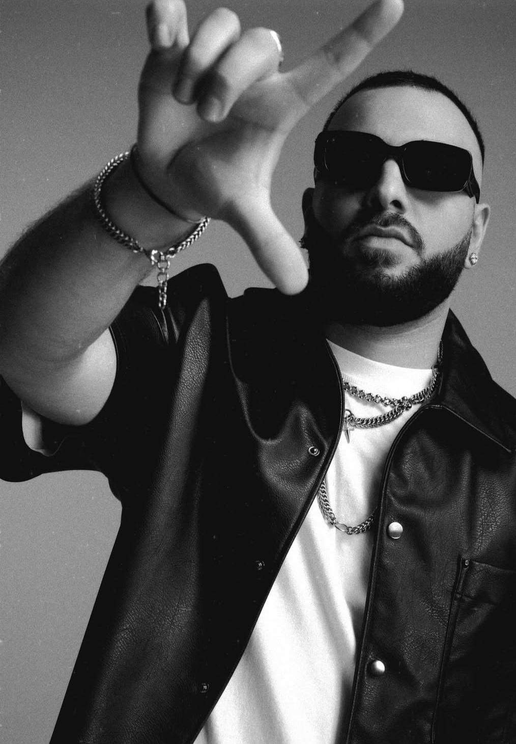 Lazy Ed, poză artistică