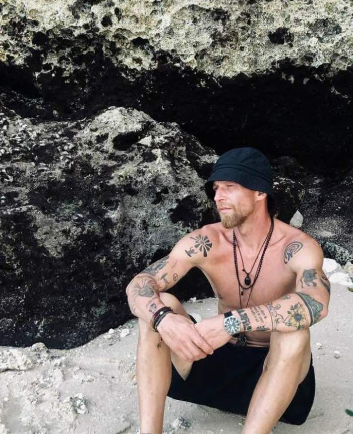 Eduard Hordilă, pe o plajă