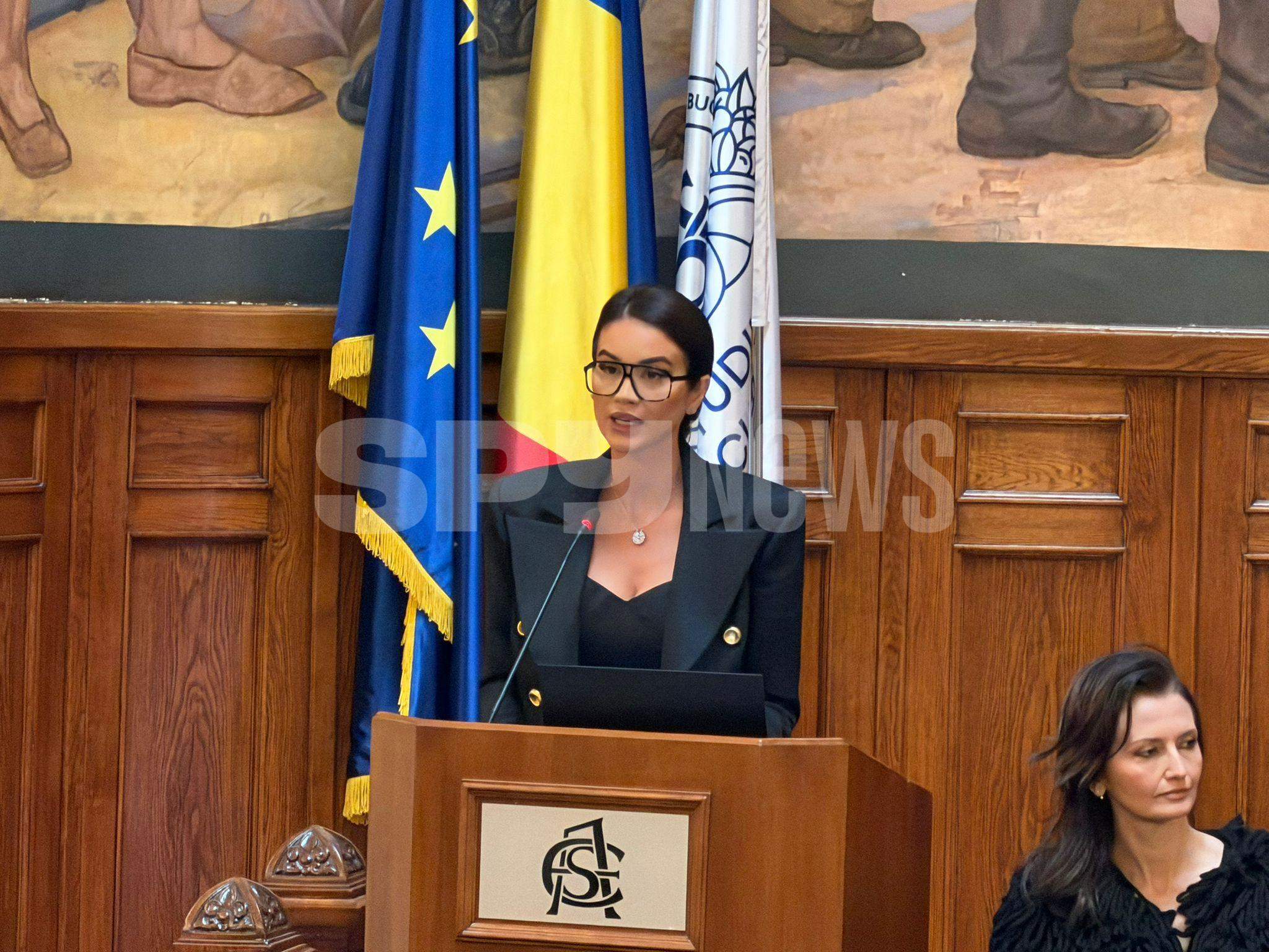 Geanina Ilieș deschide Bucharest Fashion Week! Prezentatoarea Știrilor Antena Stars, prezență impecabilă la evenimentul de clasă