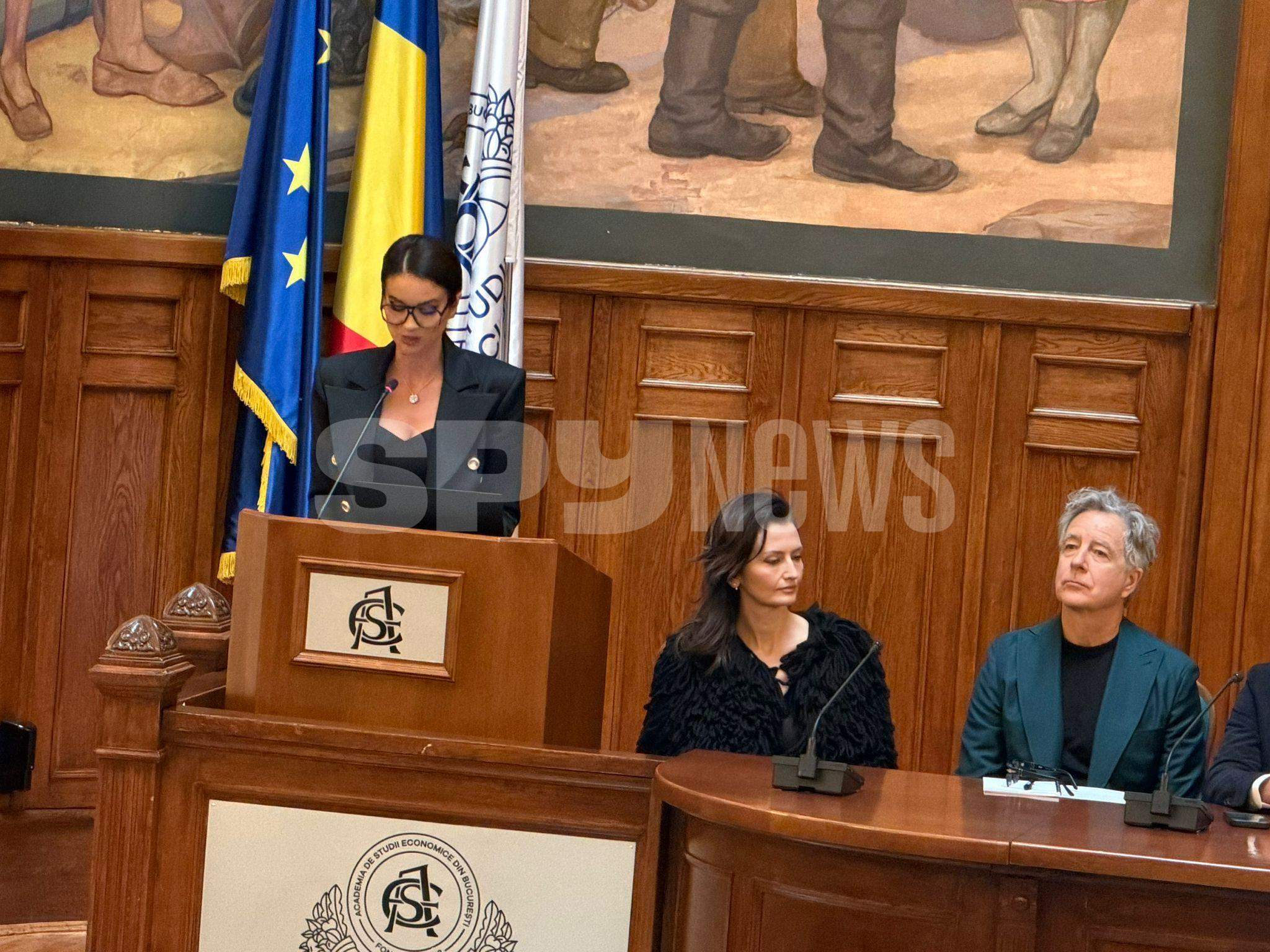 Geanina Ilieș deschide Bucharest Fashion Week! Prezentatoarea Știrilor Antena Stars, prezență impecabilă la evenimentul de clasă