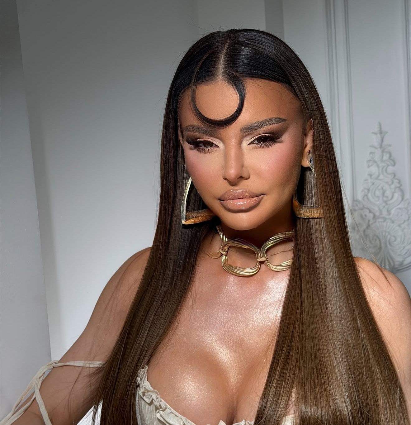 Ana Maria Mocanu, cu decolteul la vedere