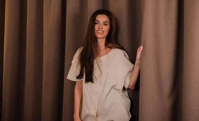 Theo Rose, îmbrăcată lejer