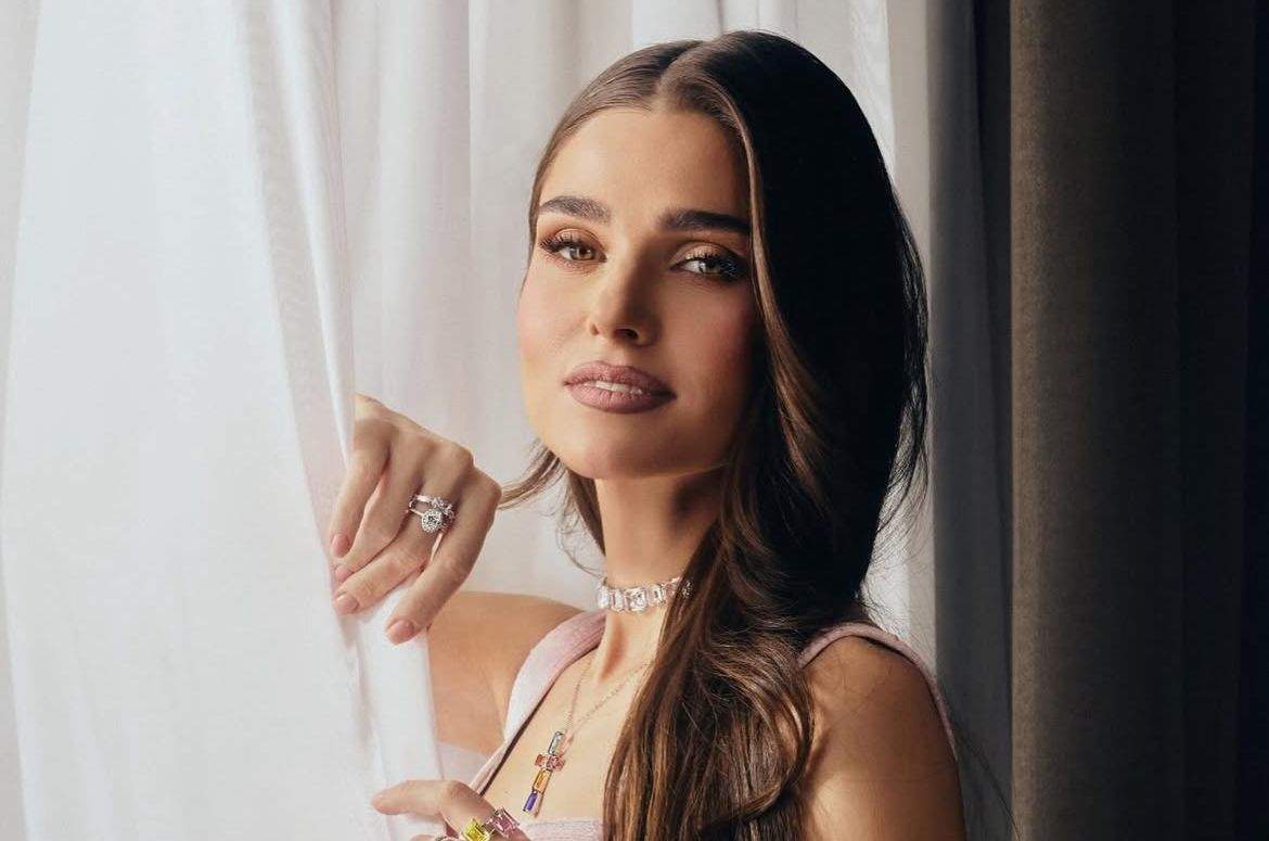 Theo Rose, aranjată