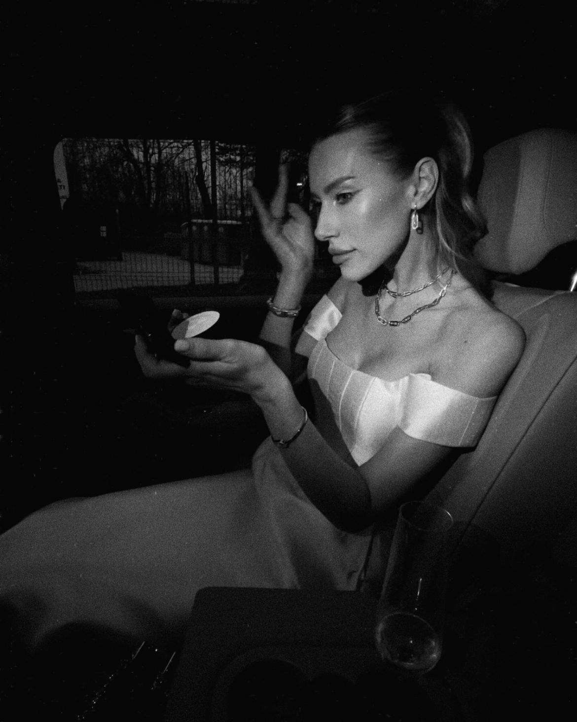 Cum s-au îmbrăcat vedetele în prima seară la Bucharest Fashion Week! GALERIE FOTO