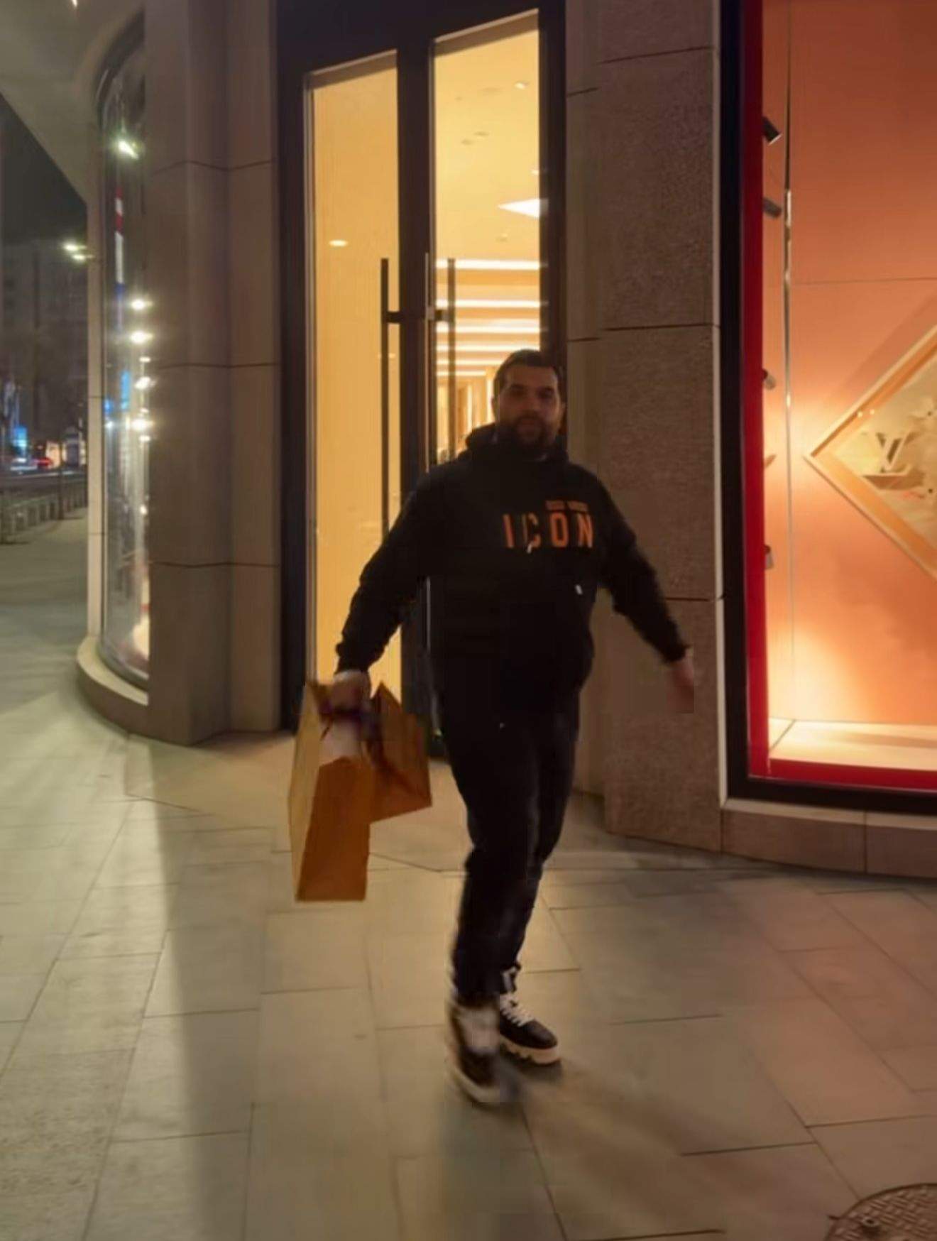 Tzancă Uraganu, la shopping