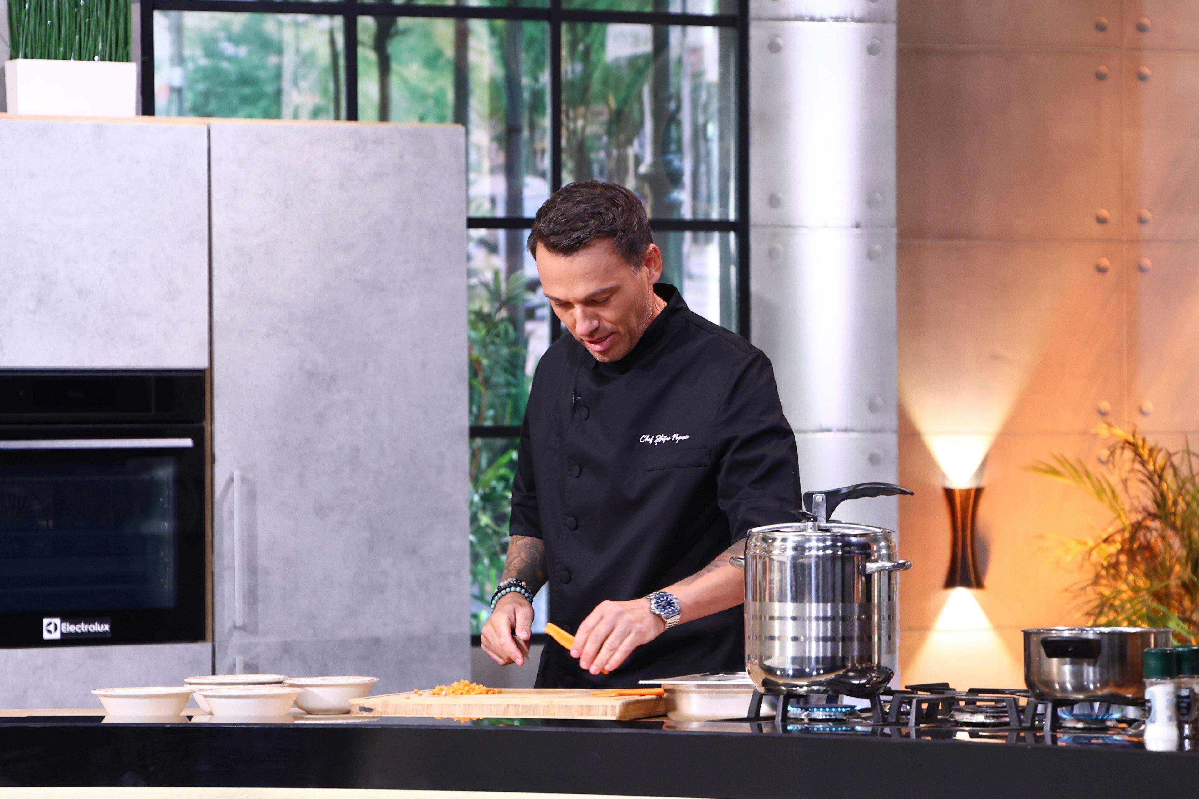 Chefi la cuțite, lider de audiență. Chef Sautner, din nou victorios, aseară! Jurații trebuie să gătească diseară cea mai bună ciorbă, pentru a treia bombă a sezonului