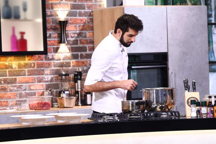 Chefi la cuțite, lider de audiență. Chef Sautner, din nou victorios, aseară! Jurații trebuie să gătească diseară cea mai bună ciorbă, pentru a treia bombă a sezonului