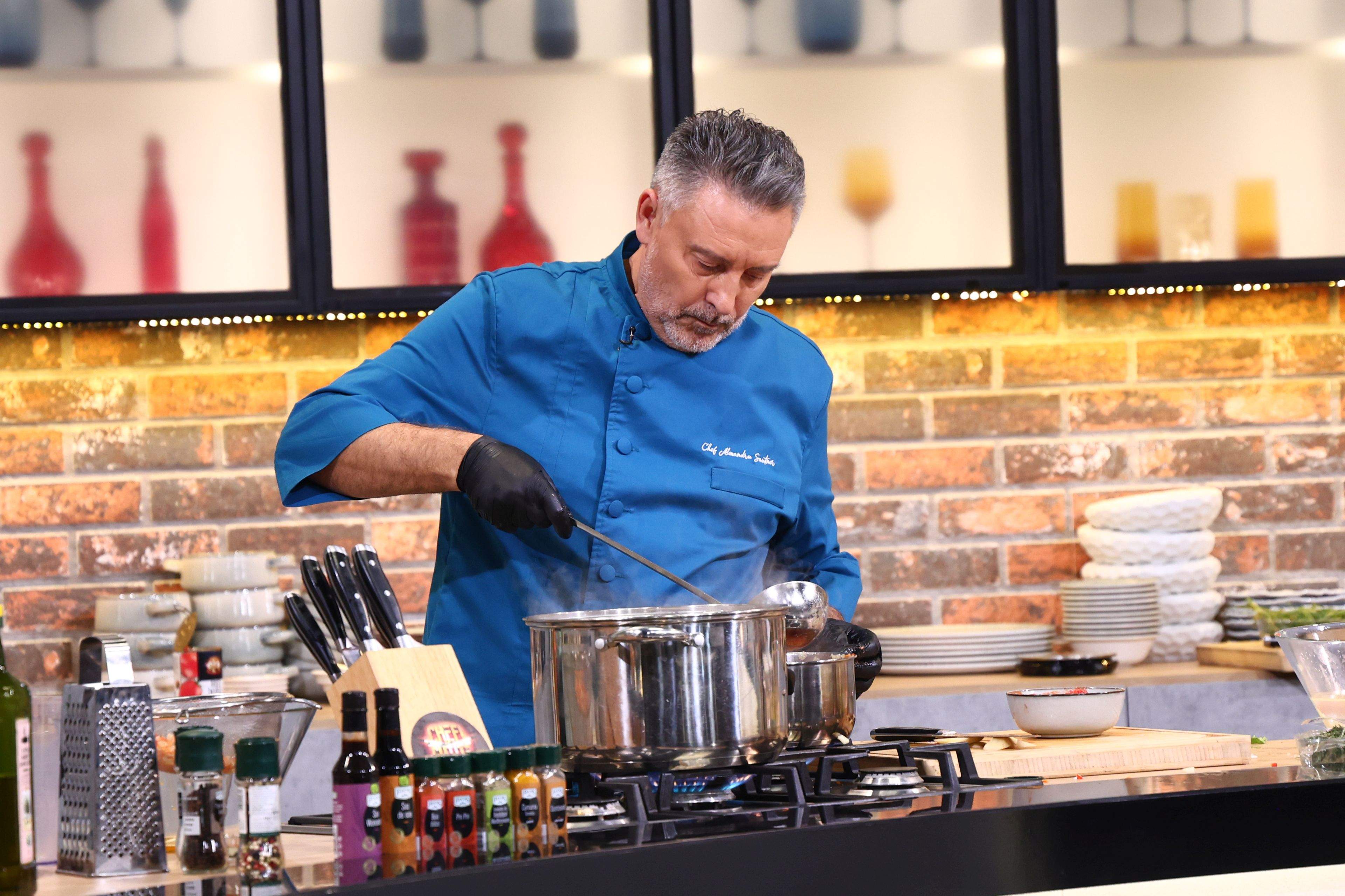 Chefi la cuțite, lider de audiență. Chef Sautner, din nou victorios, aseară! Jurații trebuie să gătească diseară cea mai bună ciorbă, pentru a treia bombă a sezonului