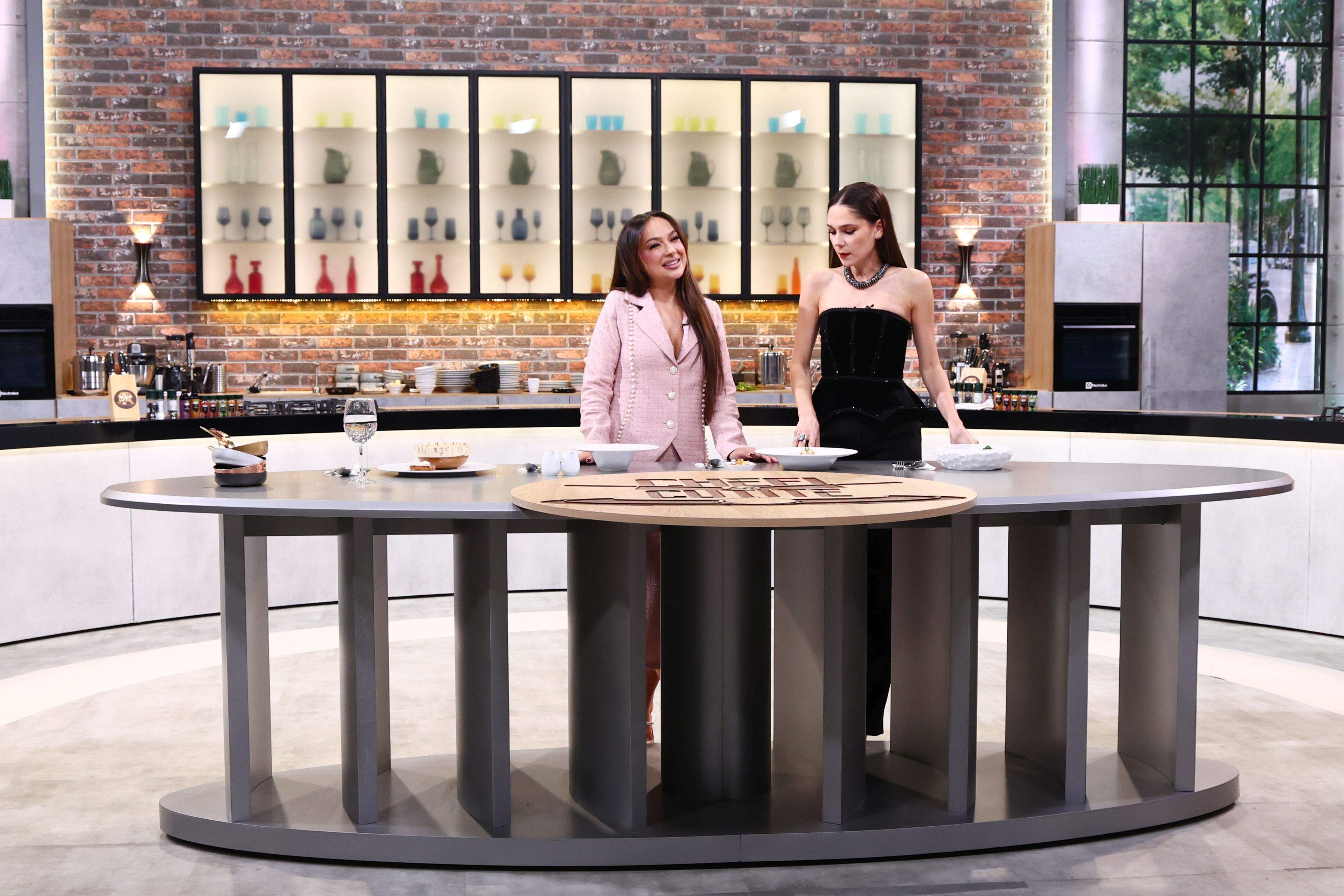 Chefi la cuțite, lider de audiență. Chef Sautner, din nou victorios, aseară! Jurații trebuie să gătească diseară cea mai bună ciorbă, pentru a treia bombă a sezonului