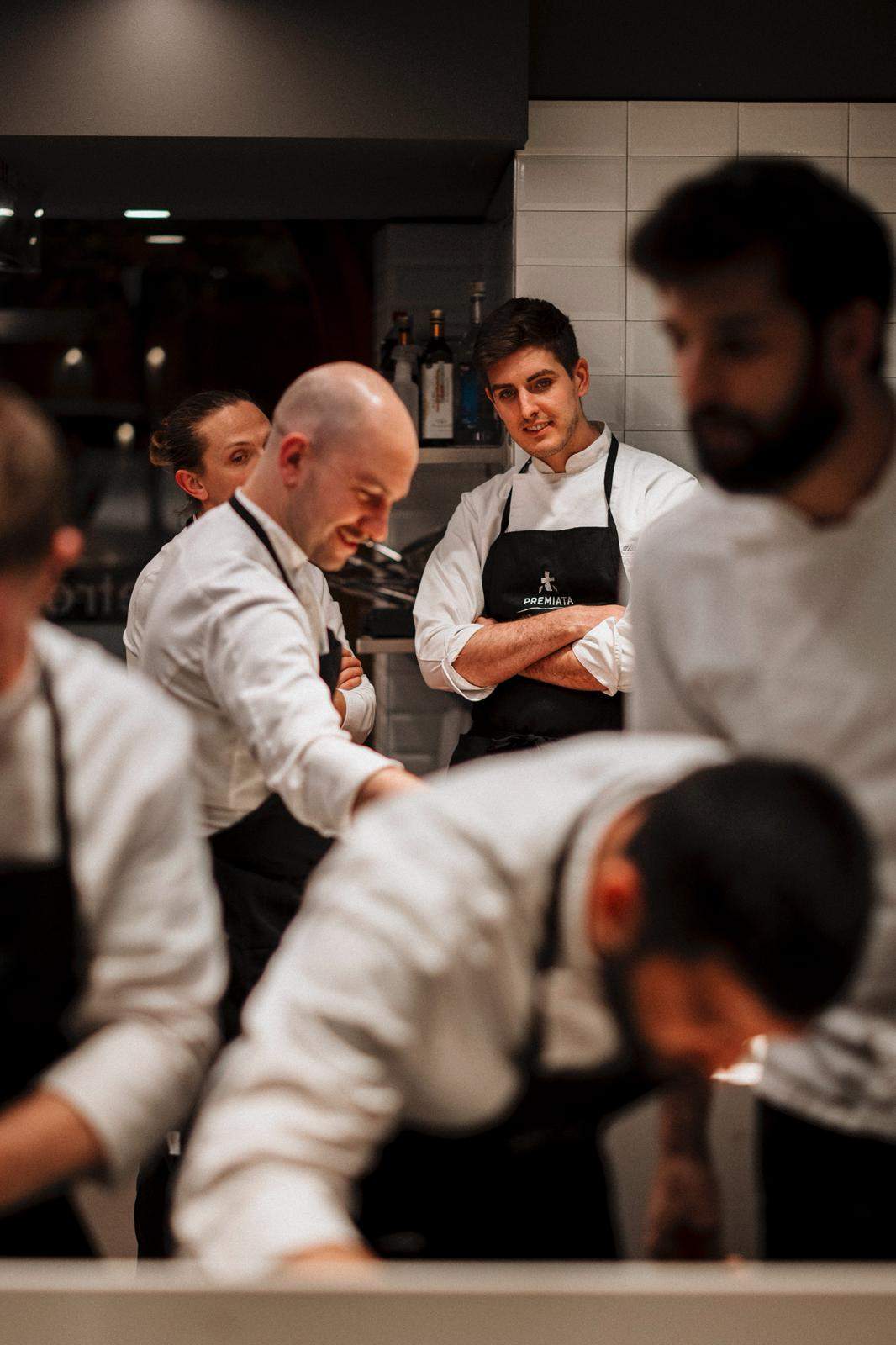 Luca Zvaleni, câștigătorul sezonului 16 Chefi la cuțite, a început stagiul la Retroscena, alături de Chef Richard: ”M-au fascinat ideile și combinațiile culinare ale Chef-ului”