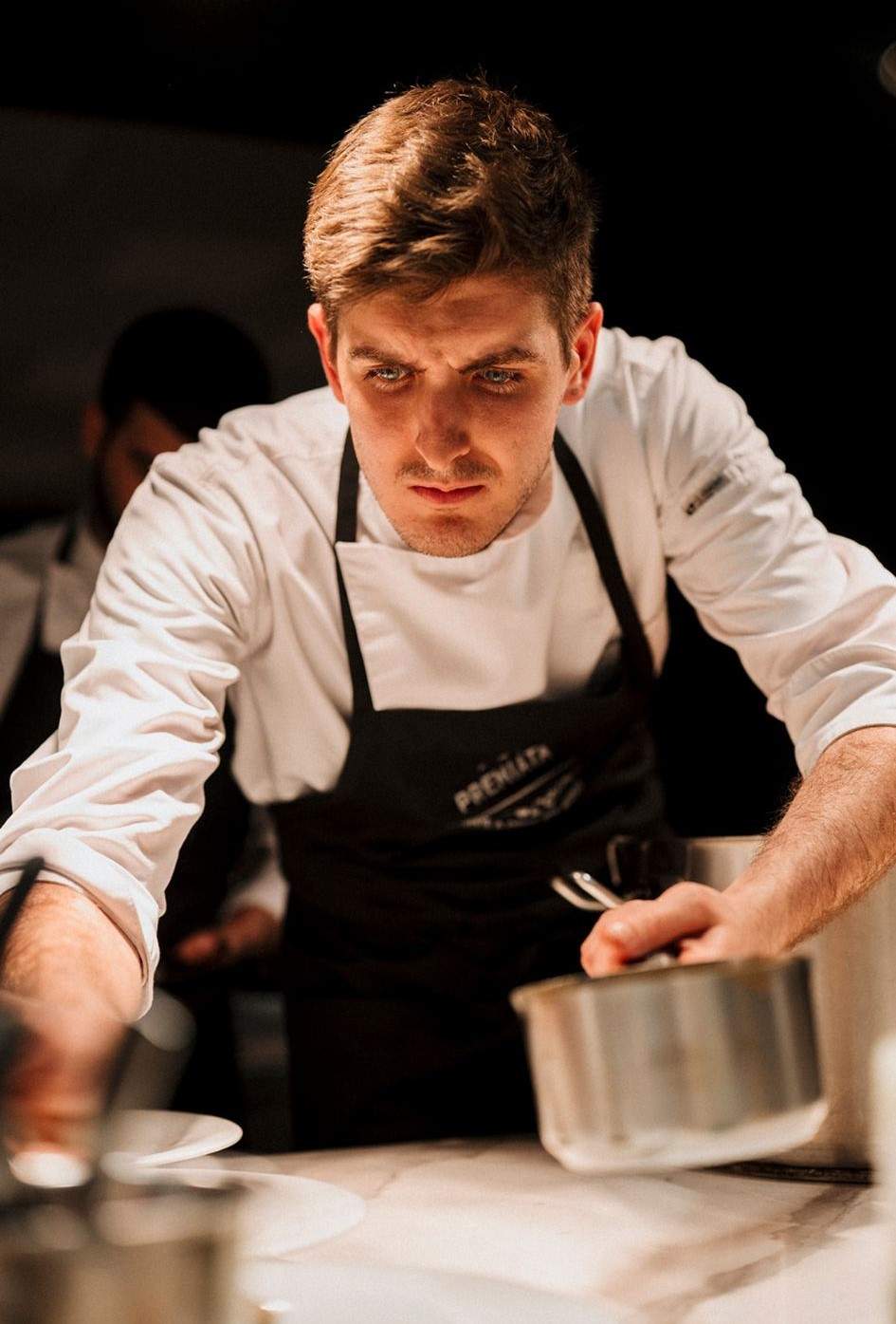 Luca Zvaleni, câștigătorul sezonului 16 Chefi la cuțite, a început stagiul la Retroscena, alături de Chef Richard: ”M-au fascinat ideile și combinațiile culinare ale Chef-ului”