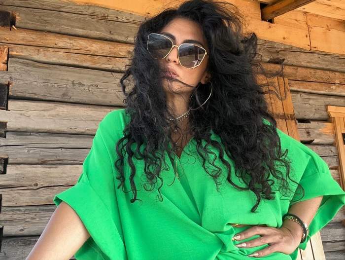 Donița Oancea poarta ochelari de soare