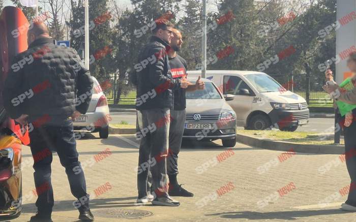 Andrew Tate face poze cu fanii