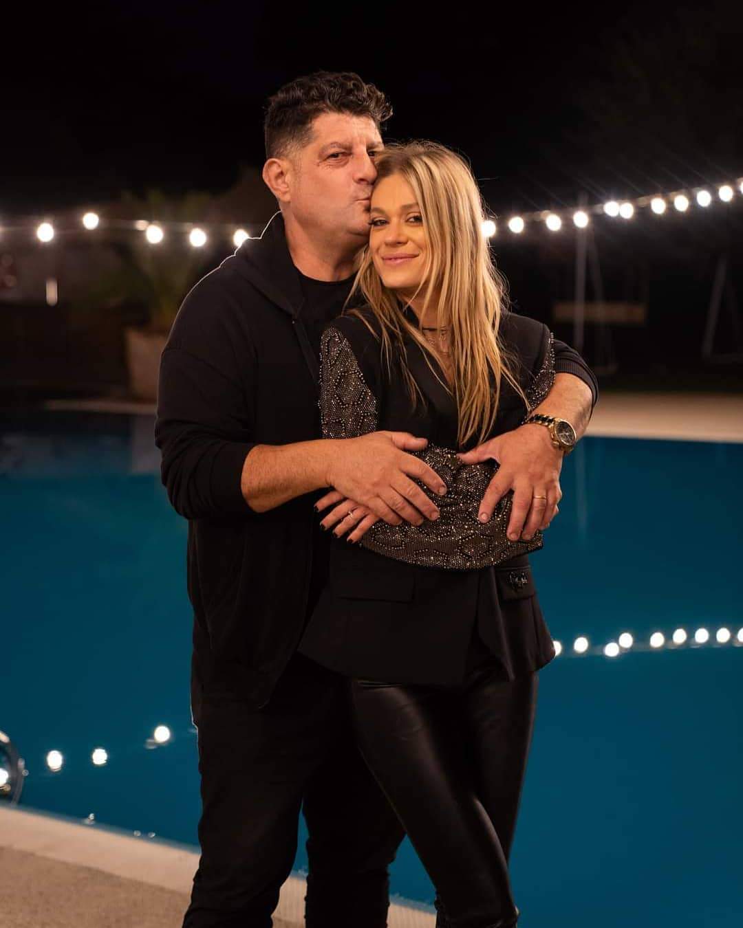 Tavi Colen împreună cu iubita