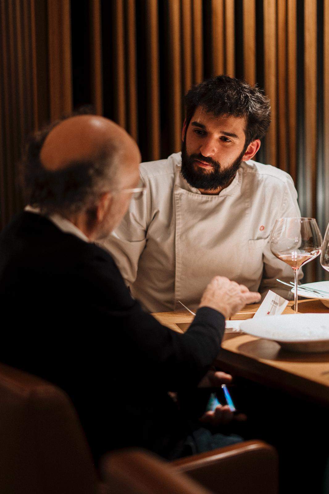 Premieră Chefi la cuțite: doi câștigători ai show-ului culinar au gătit alături de Chef Richard Abou Zaki, pentru un eveniment special la Retroscena