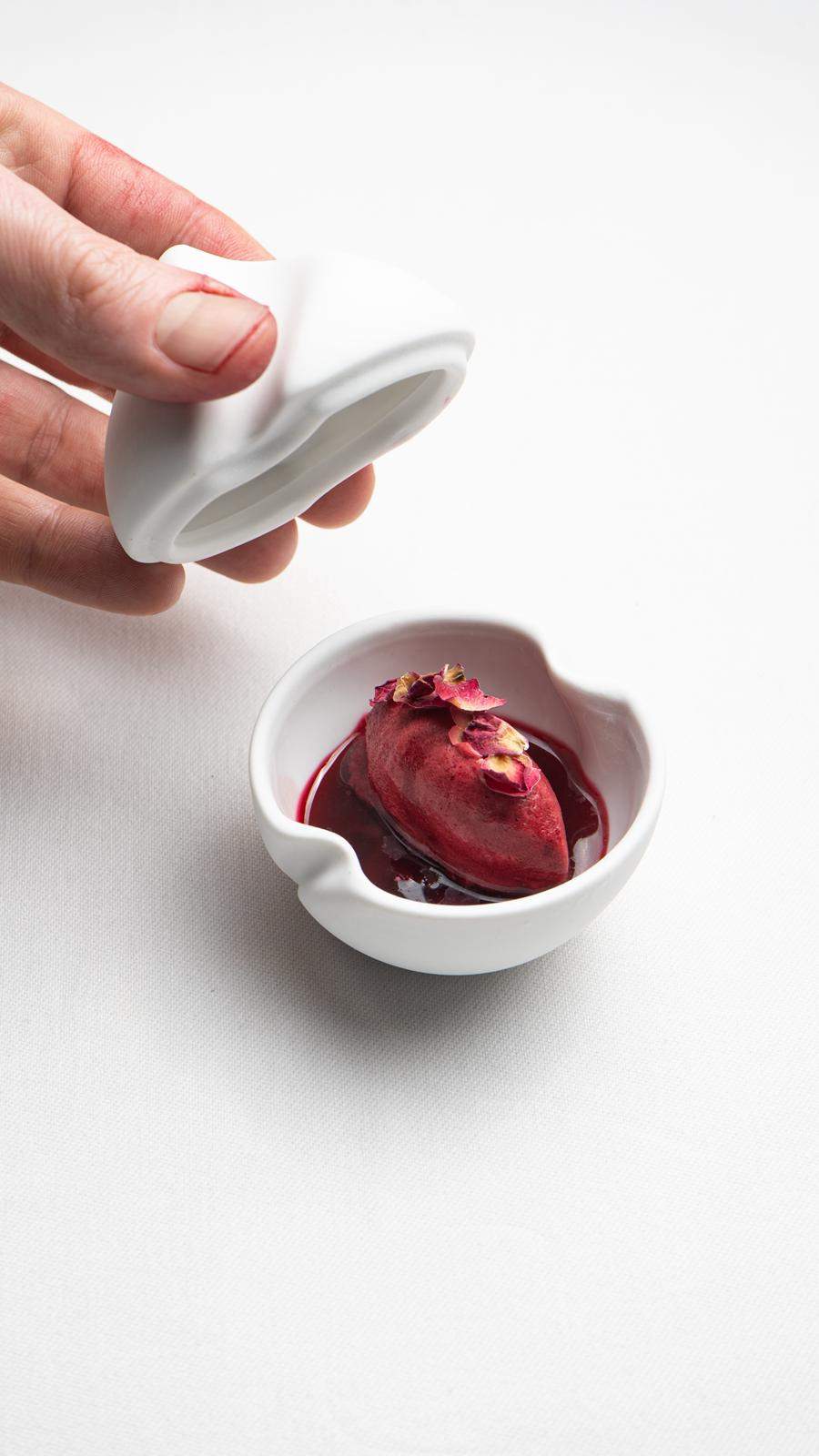 Premieră Chefi la cuțite: doi câștigători ai show-ului culinar au gătit alături de Chef Richard Abou Zaki, pentru un eveniment special la Retroscena