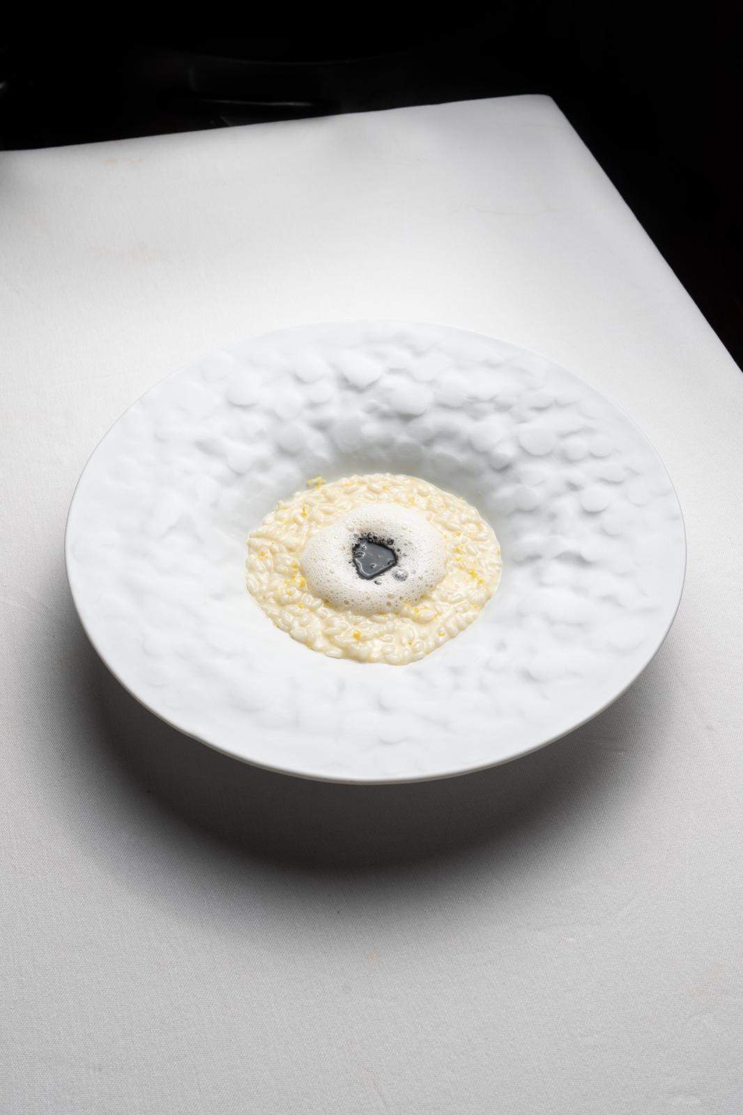 Premieră Chefi la cuțite: doi câștigători ai show-ului culinar au gătit alături de Chef Richard Abou Zaki, pentru un eveniment special la Retroscena