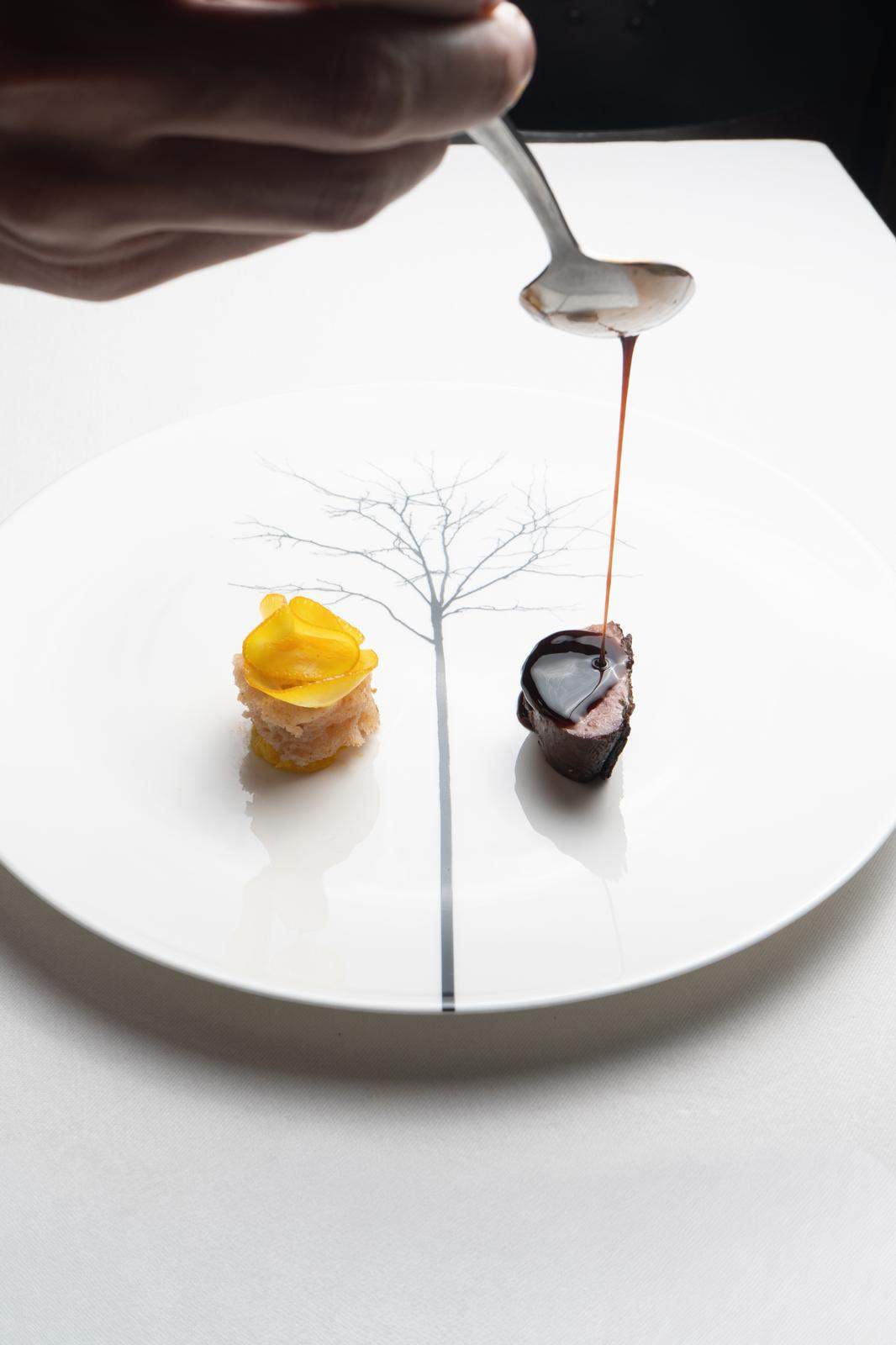 Premieră Chefi la cuțite: doi câștigători ai show-ului culinar au gătit alături de Chef Richard Abou Zaki, pentru un eveniment special la Retroscena