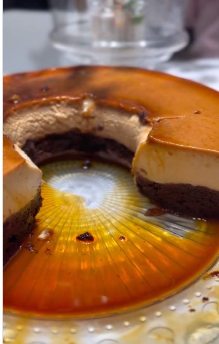 Prăjitură cu cremă de zahăr ars și blat de cacao