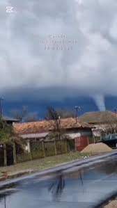 Imagini incredibile cu o tornadă în Teleorman! Oamenilor nu le-a venit să creadă