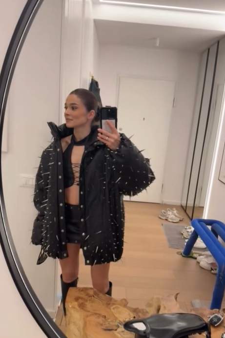 Theo Rose, pusă la punct de fiul ei! Sasha i-a dat lecții de stil mamei sale