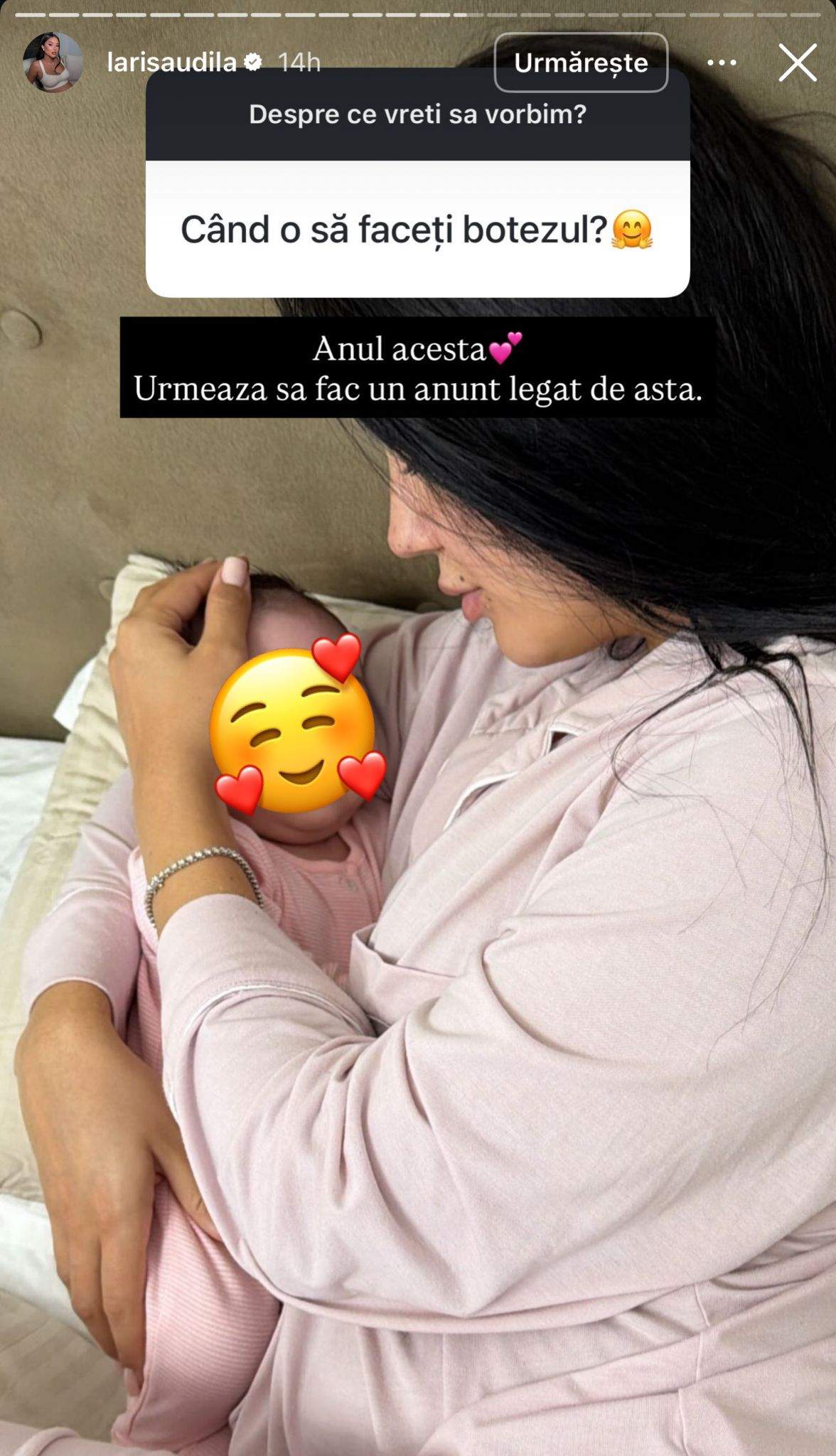 Larisa Udilă își ține fiica în brațe