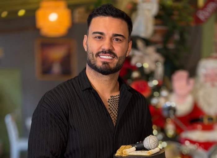 Jador, cu un tort în mână