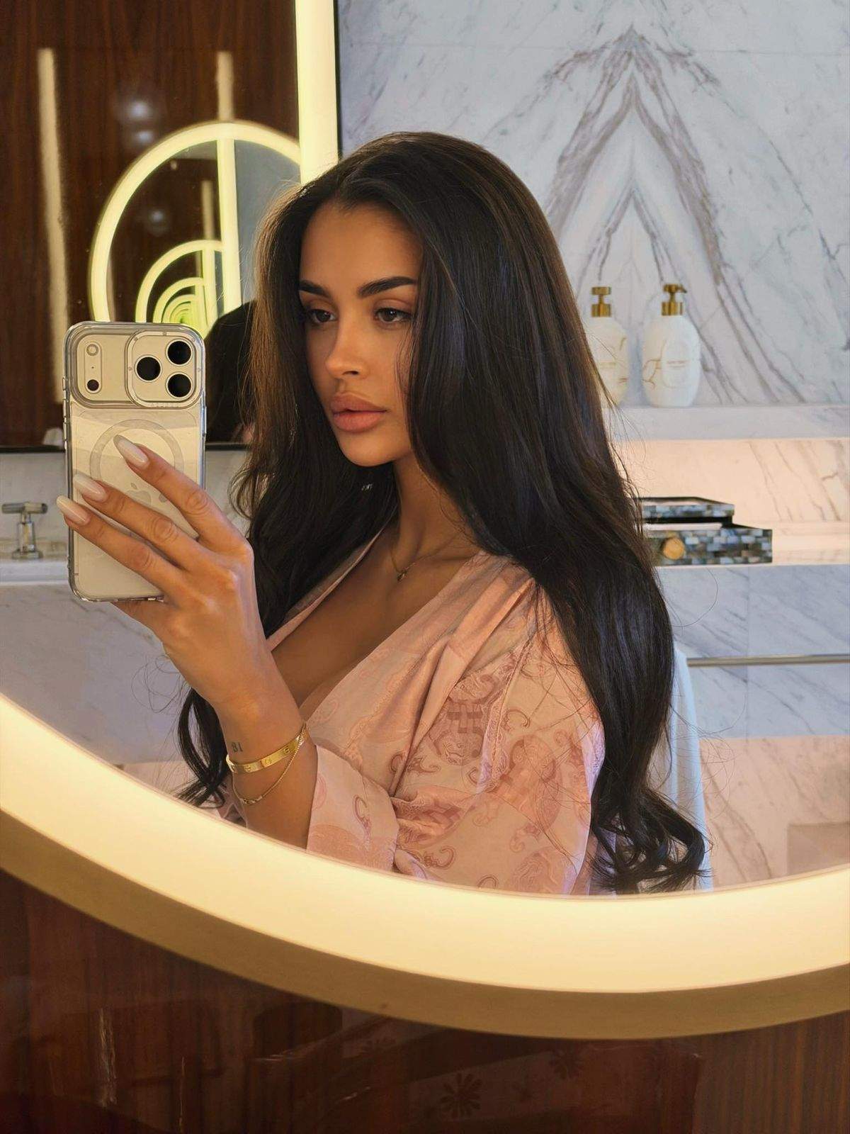 Anca, fără pic de machiaj