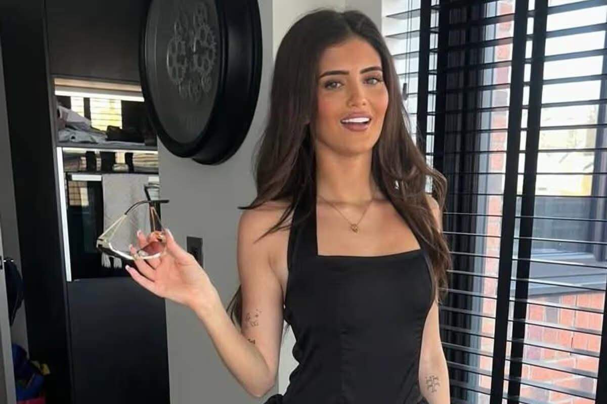 Ellie Crampsie, pe Internet