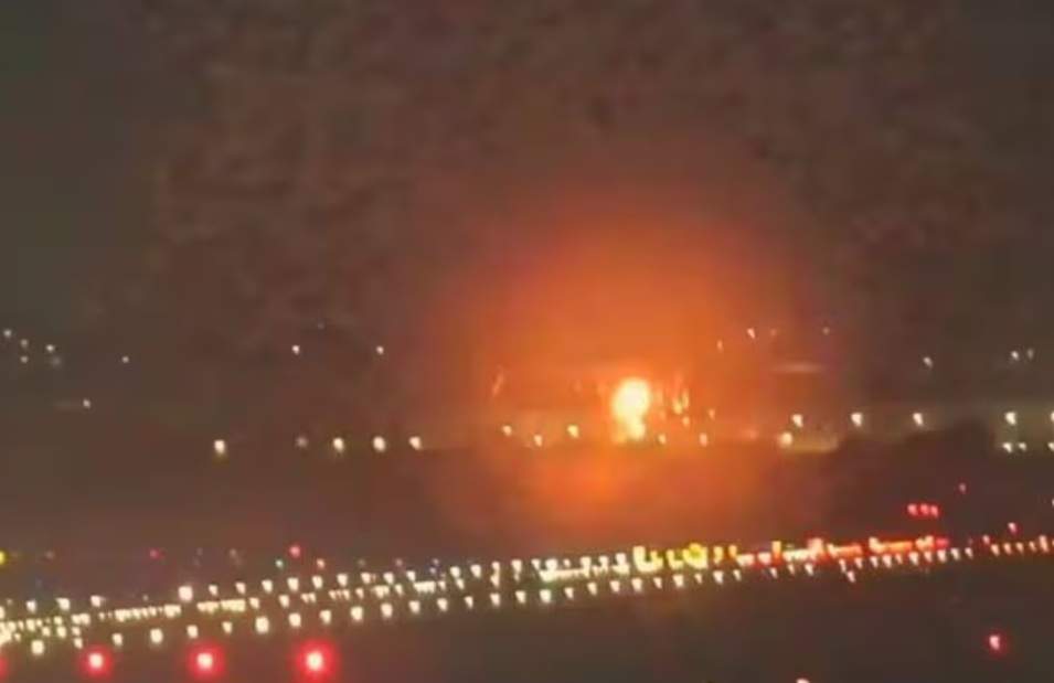 Explozie la bord! Momentul în care un avion Delta, plin cu pasageri, ia foc după câteva secunde de la decolare