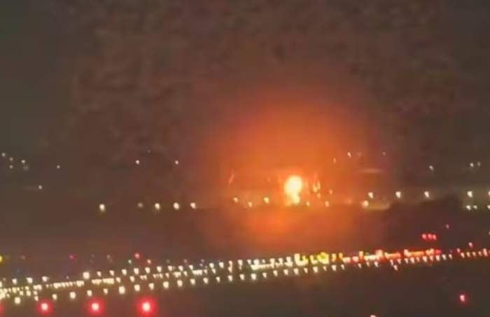 Explozie la bord! Momentul în care un avion Delta, plin cu pasageri, ia foc după câteva secunde de la decolare