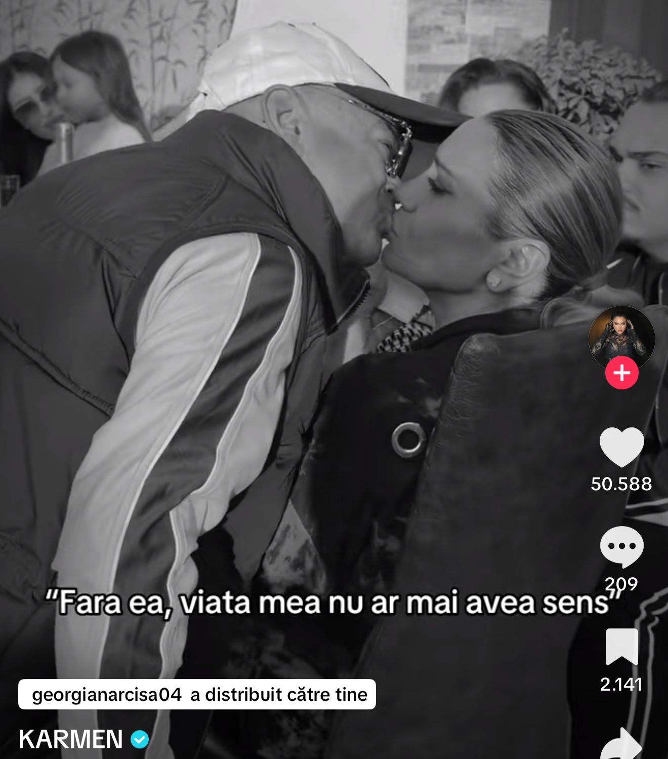 Adrian Minune își sărută soția