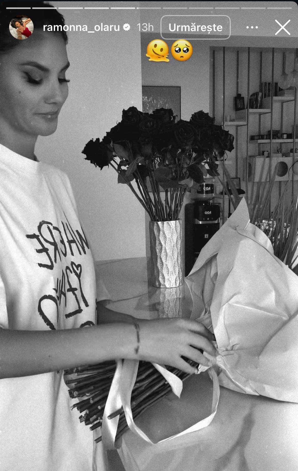 Ramona Olaru, cu un buchet de flori