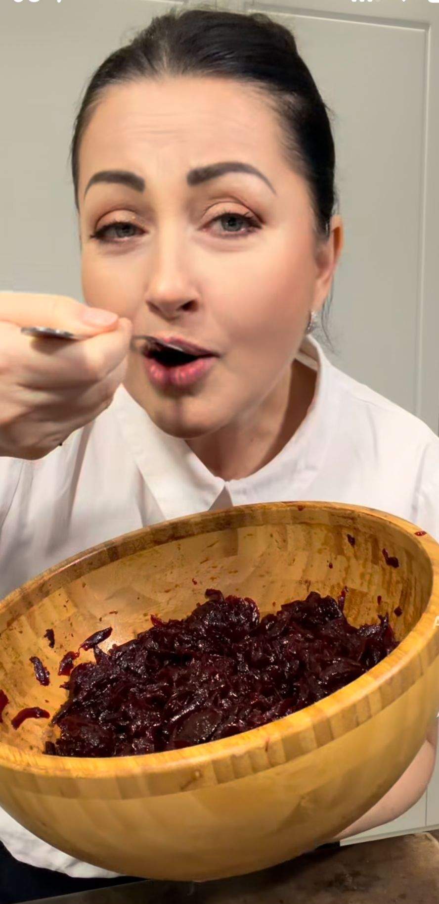 Gabriela Cristea, mâncând