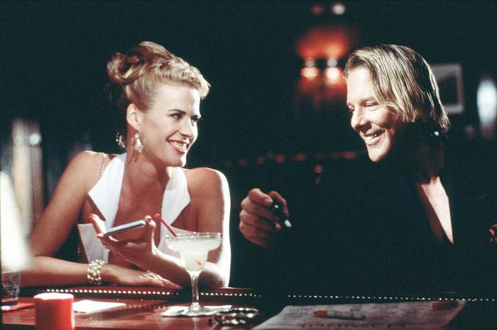 Annabel Schofield și Mickey Rourke Personaje: Ally Mercer și Ed Altman Film: Exit In Red (1997) Regizor: Yurek Bogayevicz 23 august 1996 Data: 23 august 1996