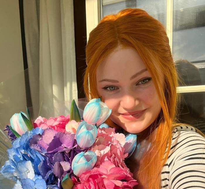 Andreea Anița, cu flori în mână