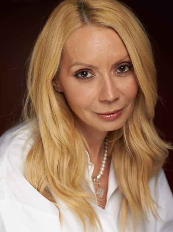 Momente cumplite pentru Daciana Sârbu! Fiica ei minoră a fost dată jos din autocarul care pleca spre Oman. Este blocată în zonă de conflict