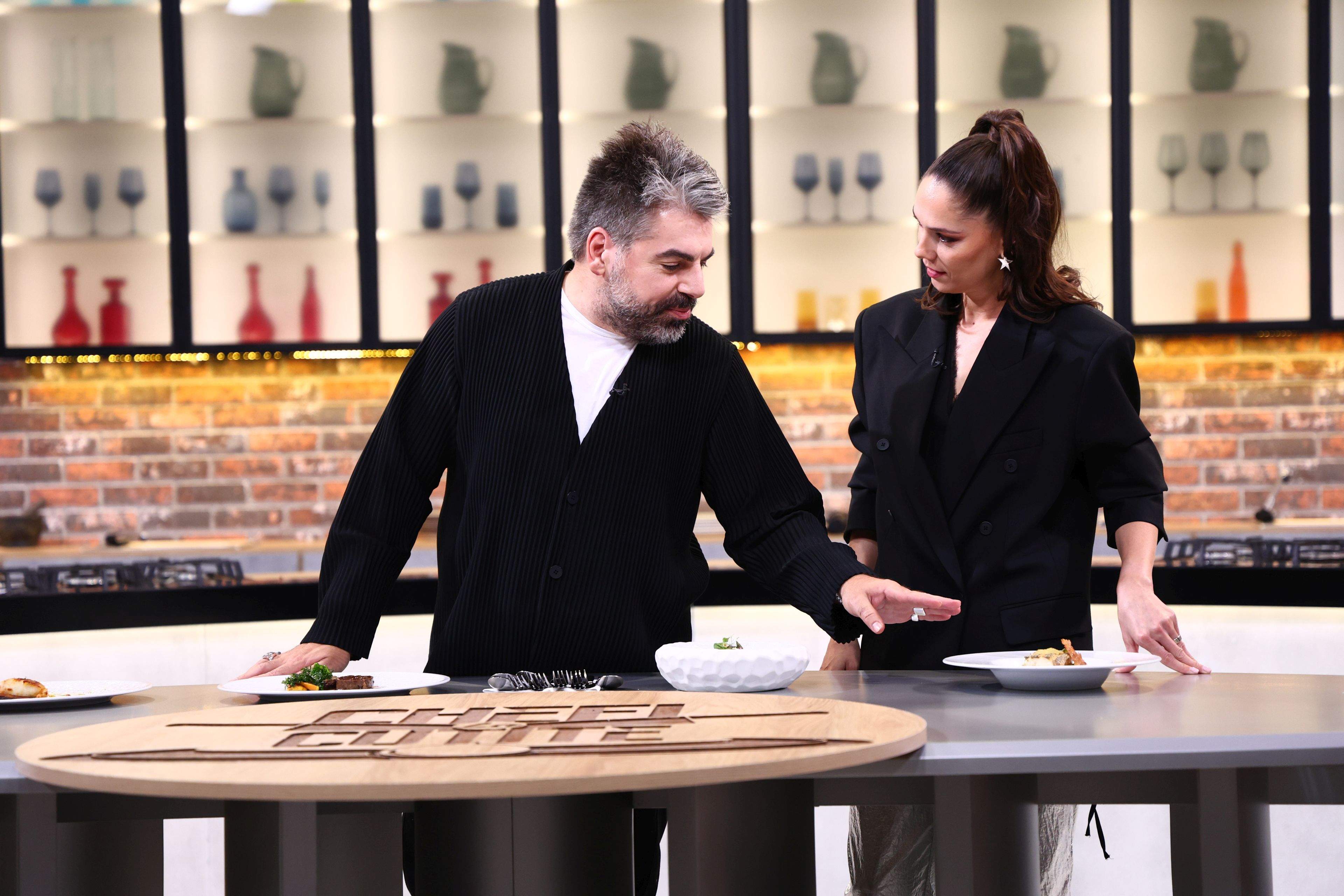 Ediția de ieri Chefi la cuțite, lider de audiență. Chef Orlando Zaharia, învingător aseară în lupta pentru amuletă