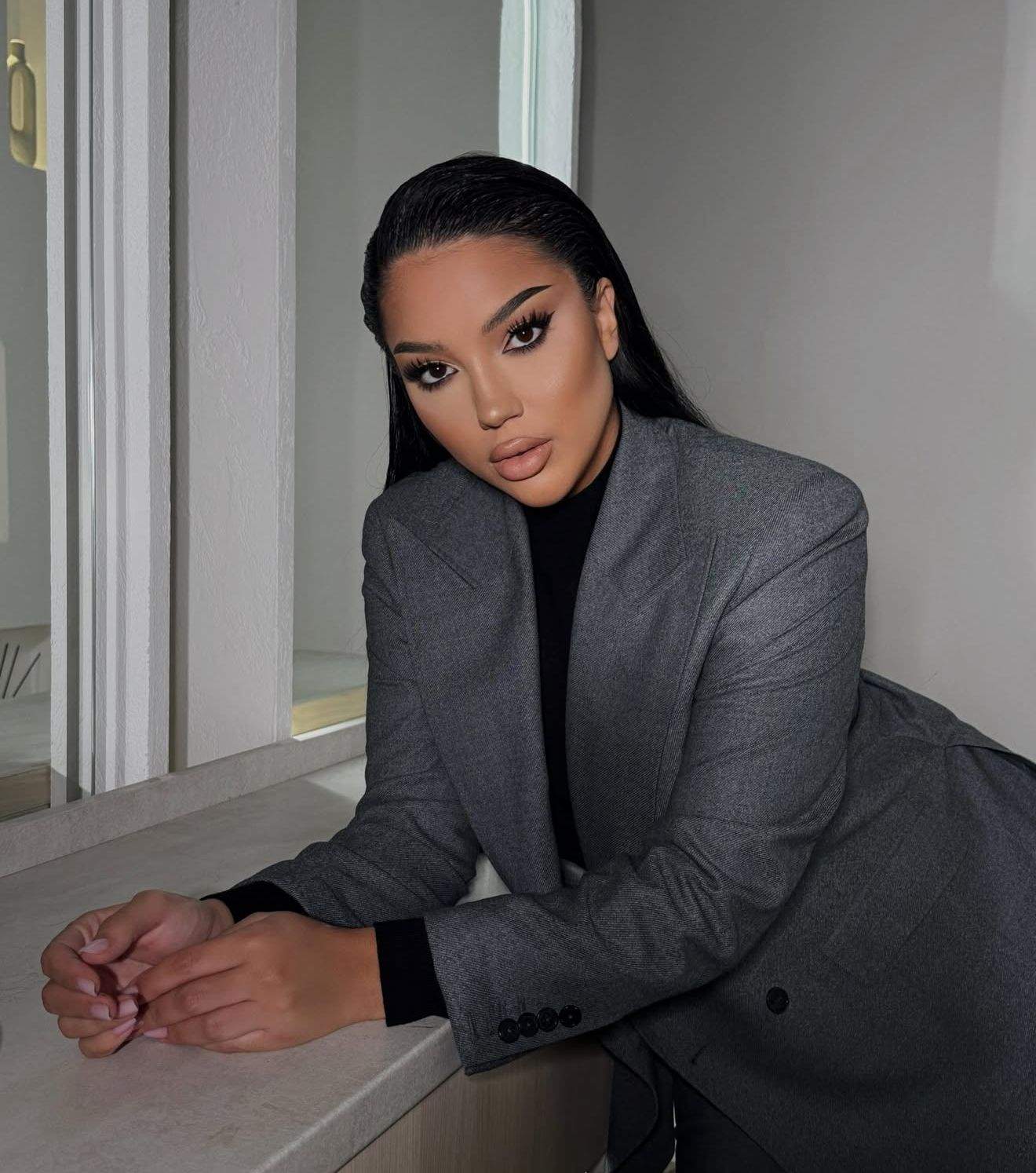 Larisa Udilă, machiată și aranjată