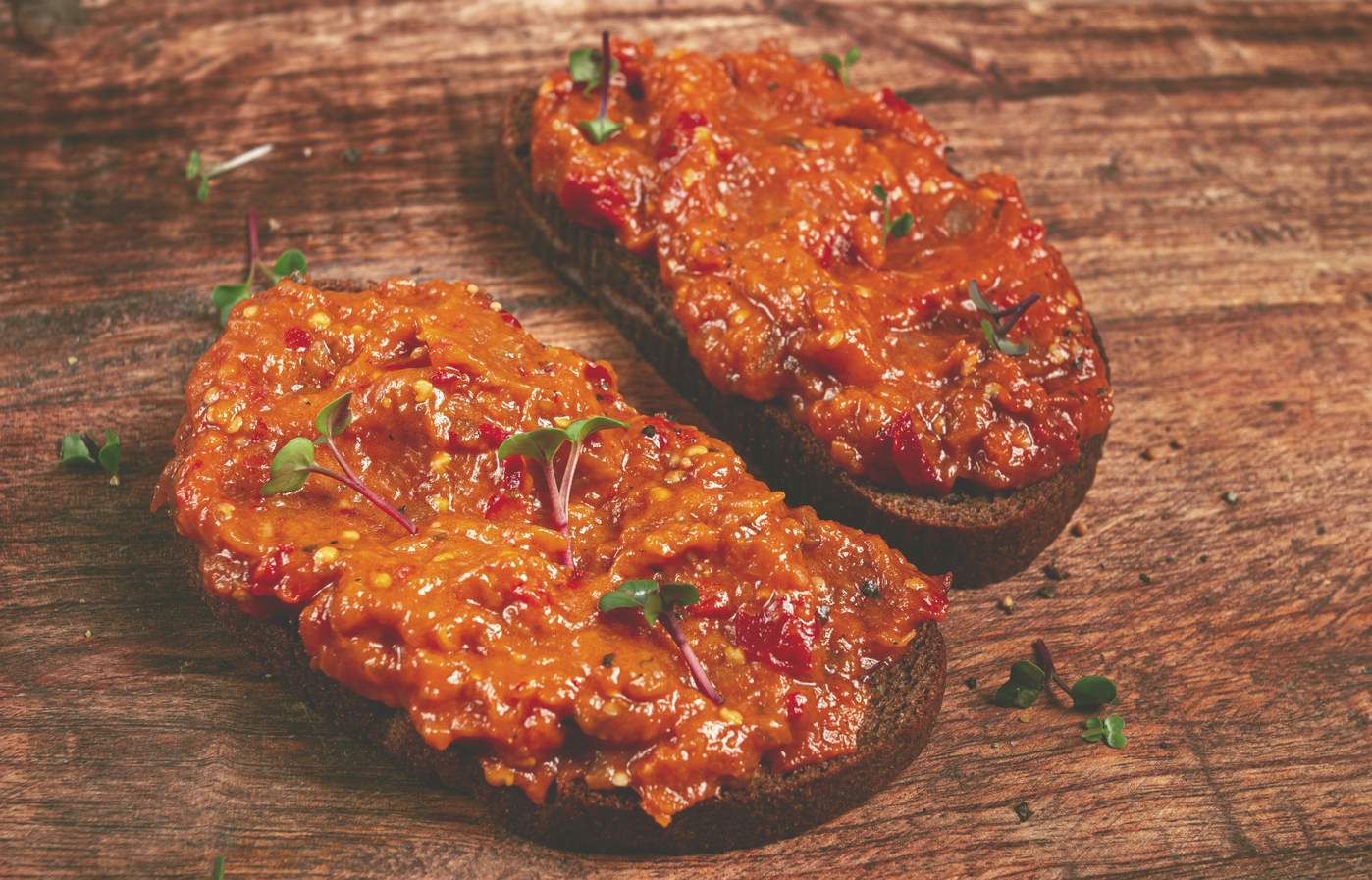 salată de vinete pe pâine