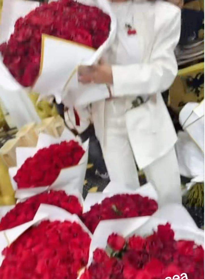 Roxana Dobre, lângă cadoul primit de la Florin Salam