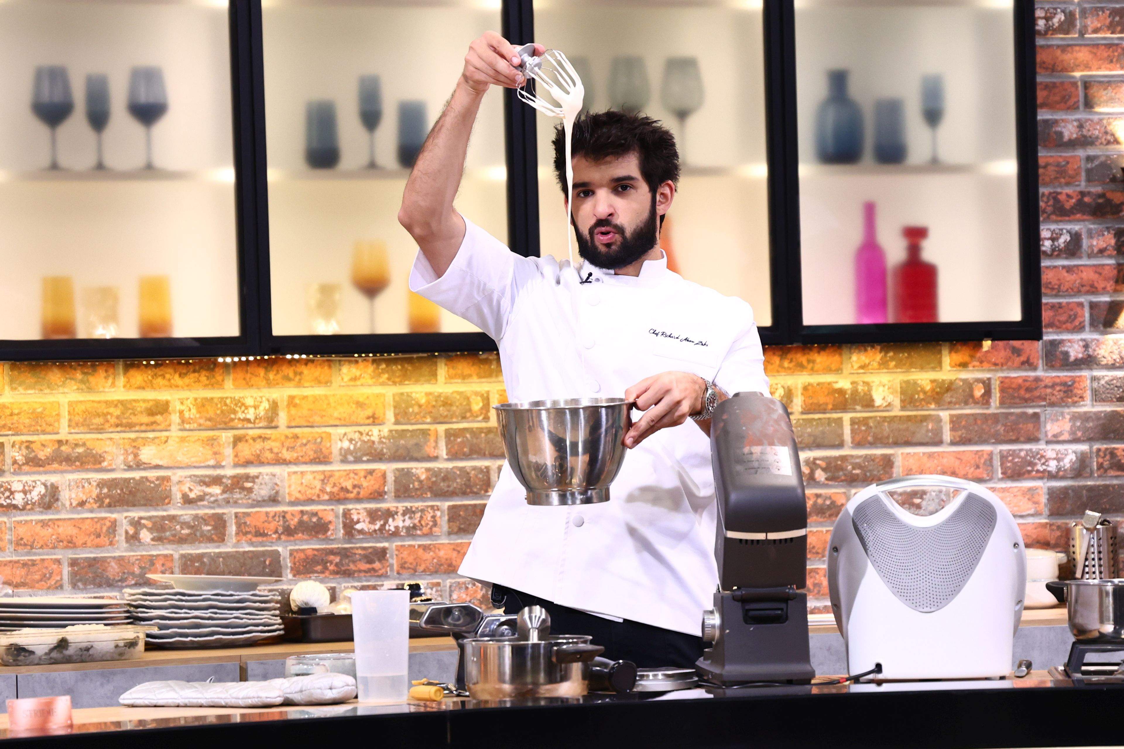 Primul cuțit de aur al sezonului 17 Chefi la cuțite: Chef Richard oferă mult râvnita distincție în ediția difuzată diseară, de la 20:30