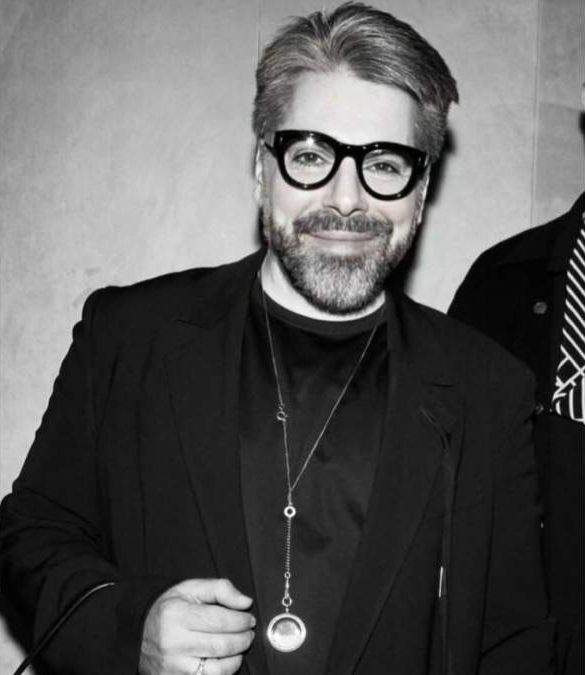 Maurice Munteanu, îmbrăcat elegant