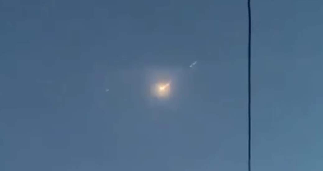 Fenomen straniu pe cer! Ce e, de fapt, sfera de foc care a stârnit numeroase controverse